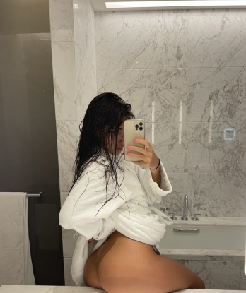 Я креативная и нежная, с опытом, чтобы сделать твои самые сокровенные мечты реальностью. Я предлагаю широкий спектр услуг, позволяющих тебе погрузиться в мир наслаждения и страсти. В общении я открыта и искренна. Гарантирую полную конфиденциальность и взаимное удовлетворение. У меня есть отличные отзывы от довольных клиентов, которые остались очень довольны моими услугами. В моей компании ты окунешься в мир незабываемых эмоций и наслаждений. Так что давай встретимся и создадим вместе незабываемые и яркие моменты. Жду тебя, чтобы сделать жизнь еще лучше 😉💋🔥 4512, 23 года